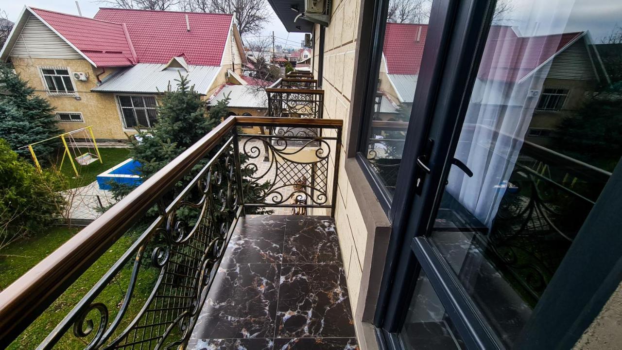 Dosman Hotel Bishkek Esterno foto