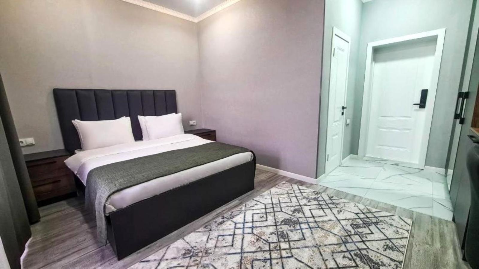 Dosman Hotel Bishkek Esterno foto
