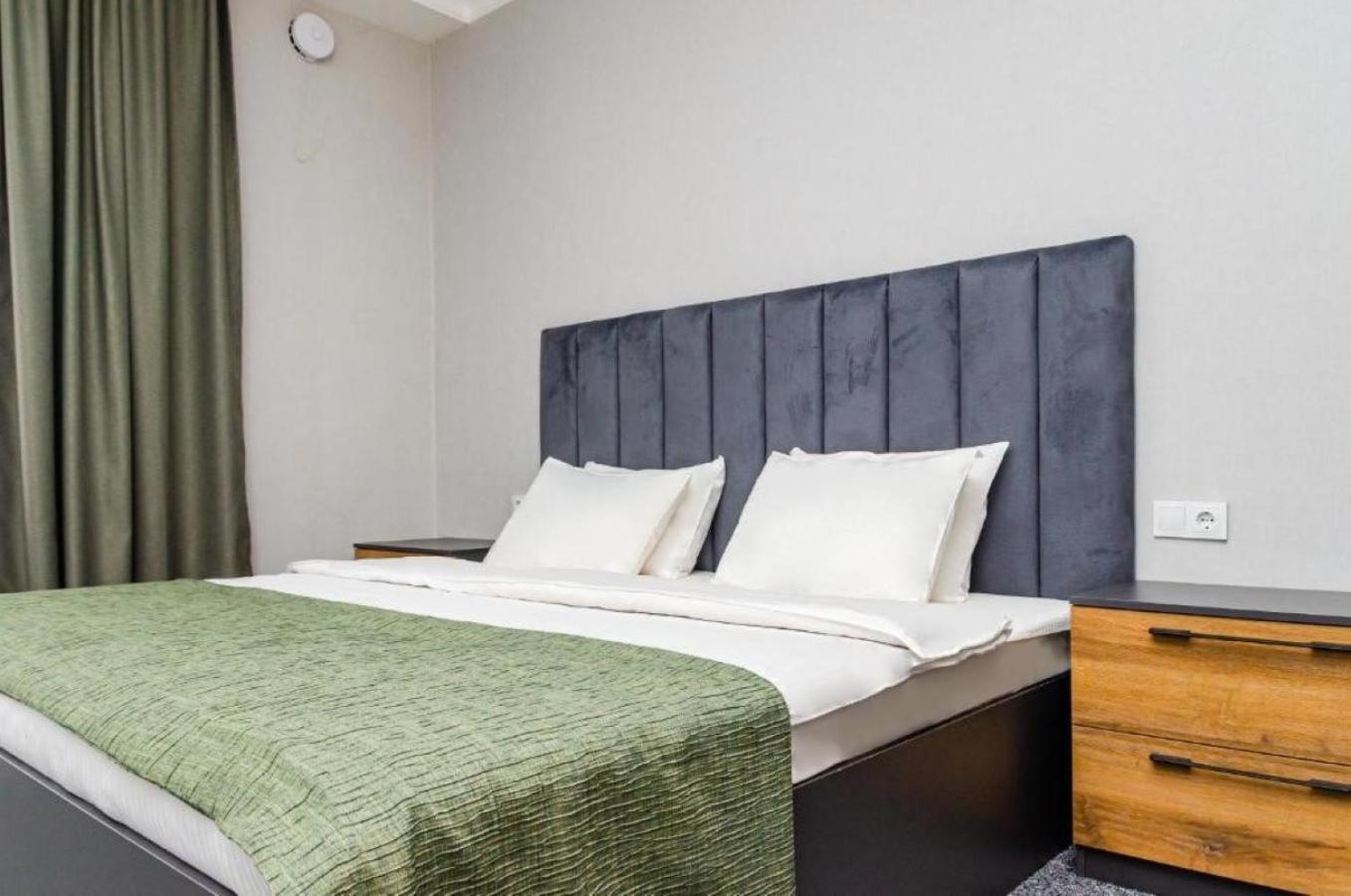Dosman Hotel Bishkek Esterno foto